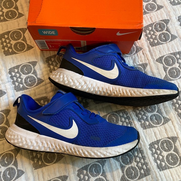 Nike Revolution Blue Shoes - Picture 1 of 7